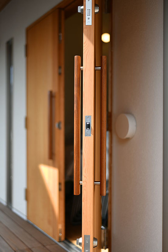 木製ドアハンドル 玄関ドア ユニオンタッチシステム_設置例 DH-JL すがたかたち