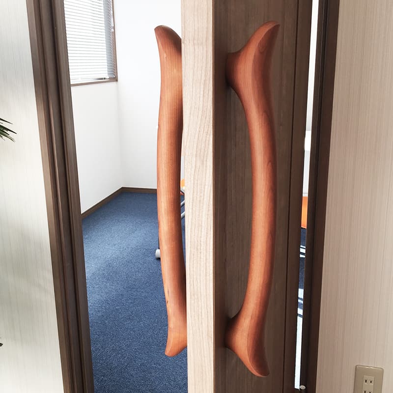 木製ドアハンドル すがたかたち